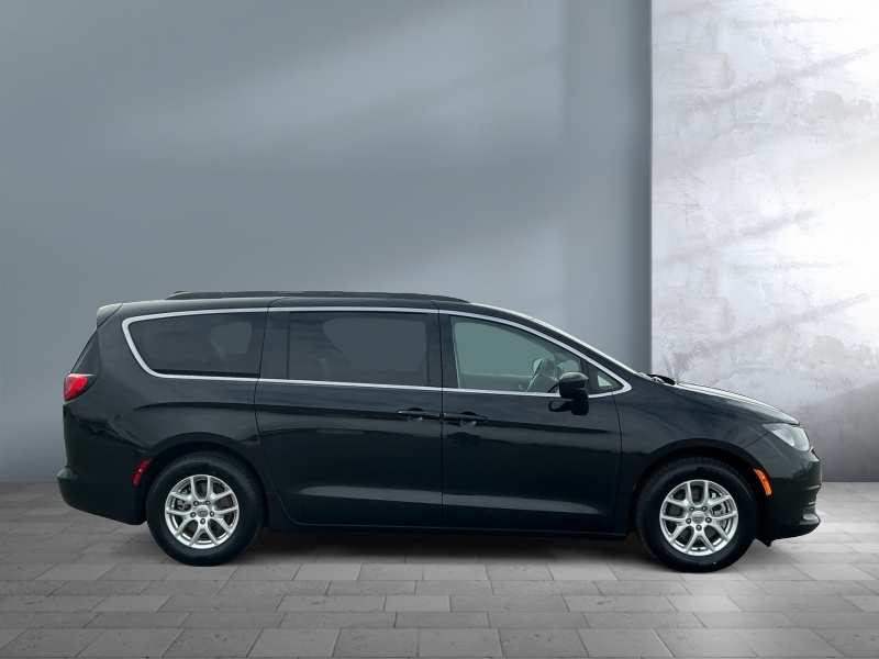 2021 Chrysler Voyager