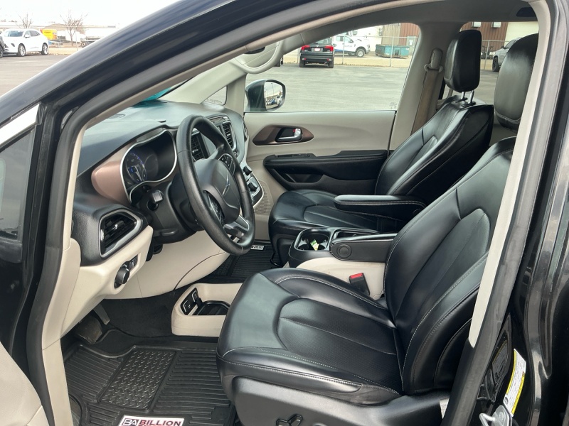 2021 Chrysler Voyager