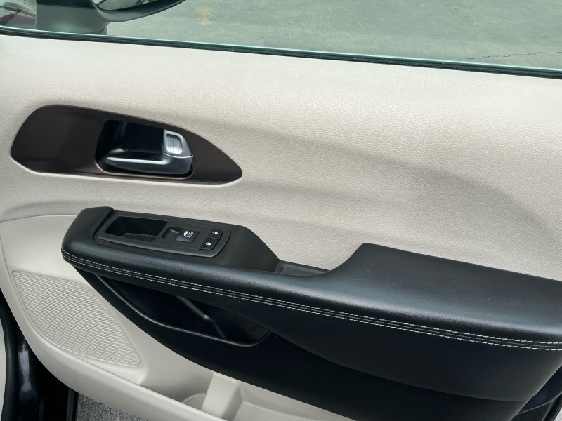 2021 Chrysler Voyager