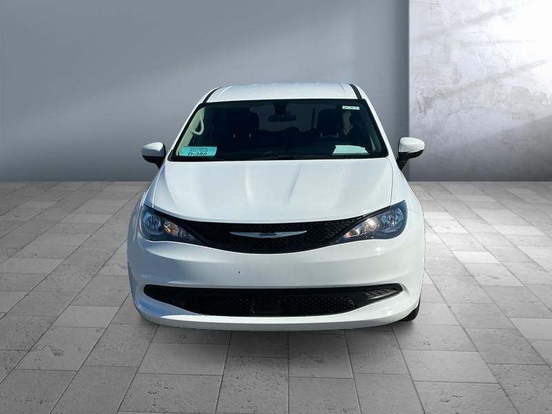 2022 Chrysler Voyager