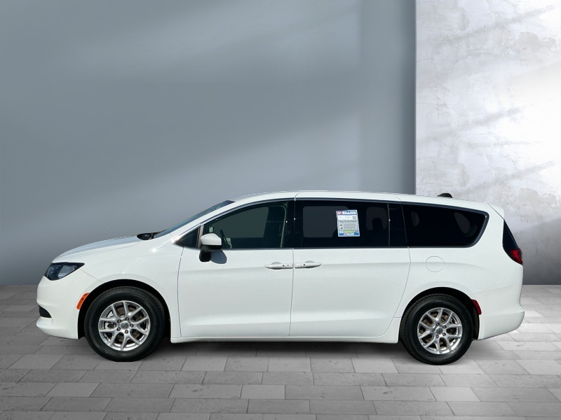 2022 Chrysler Voyager