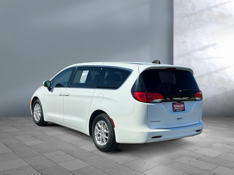 2022 Chrysler Voyager