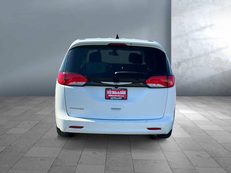 2022 Chrysler Voyager
