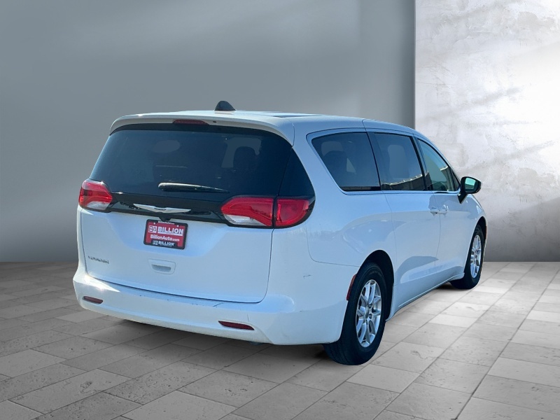 2022 Chrysler Voyager