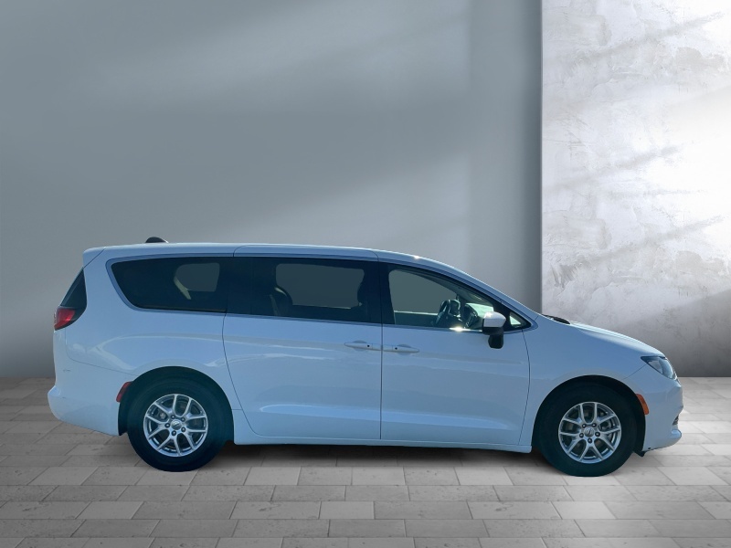 2022 Chrysler Voyager