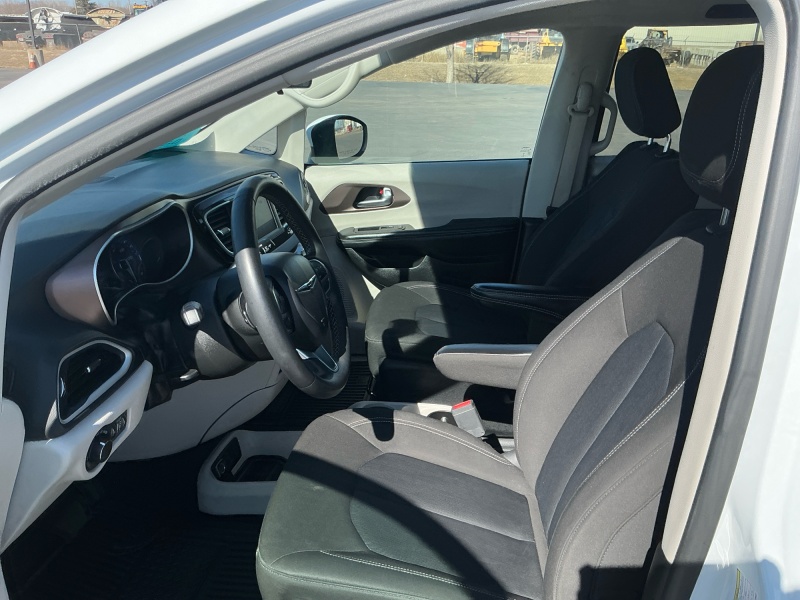 2022 Chrysler Voyager