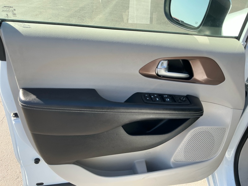 2022 Chrysler Voyager