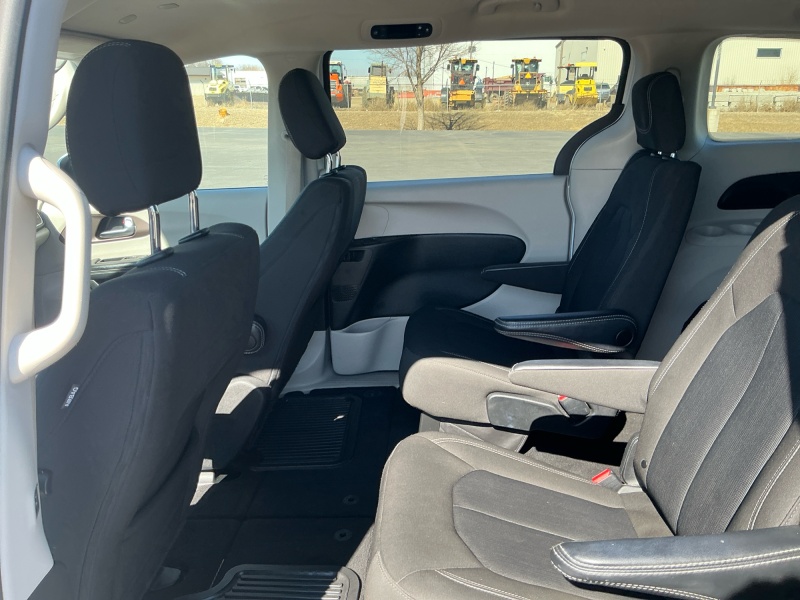 2022 Chrysler Voyager