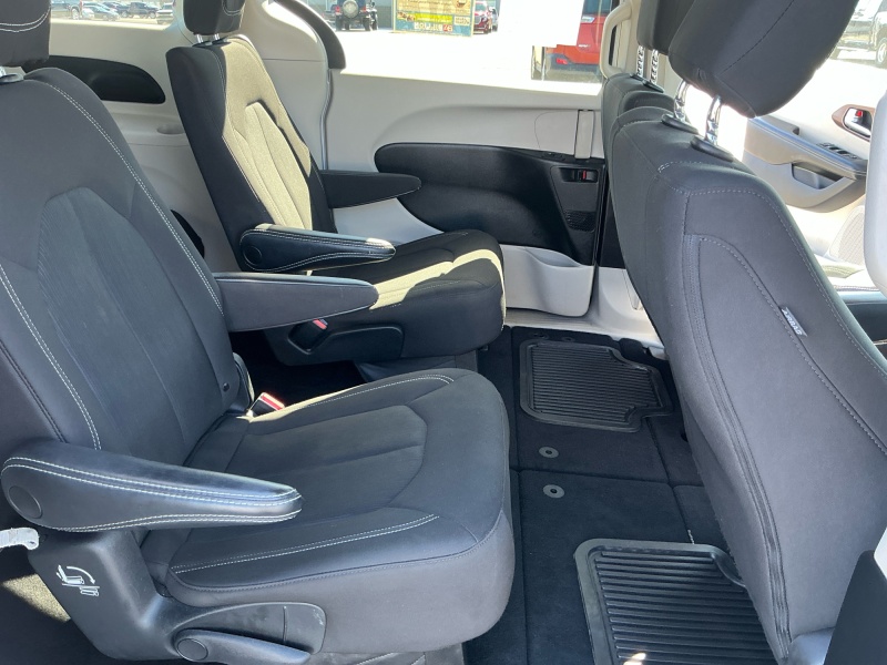 2022 Chrysler Voyager