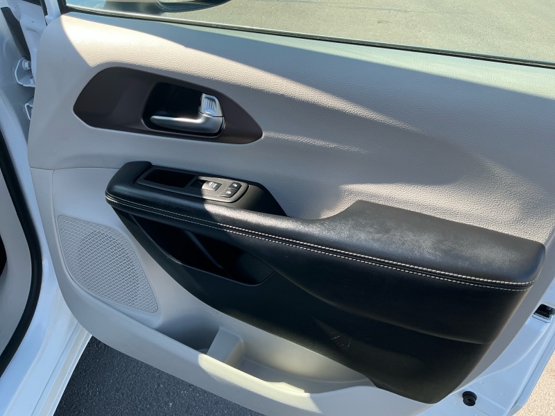 2022 Chrysler Voyager