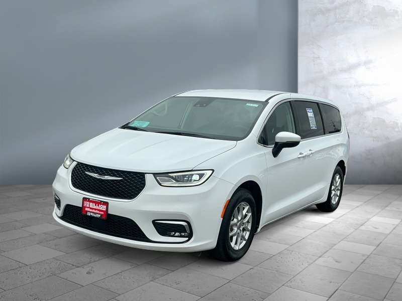 Used 2023 Chrysler Pacifica Touring L Vans