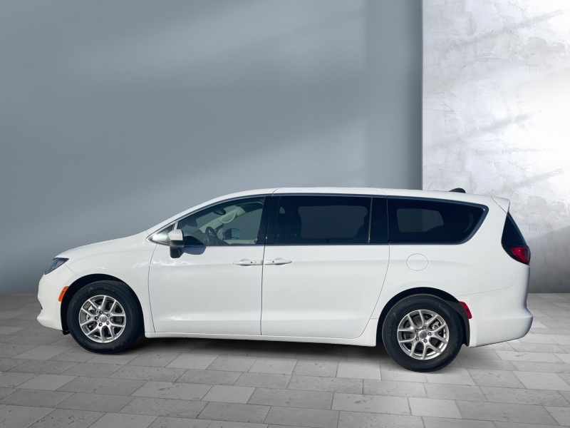 2023 Chrysler Voyager