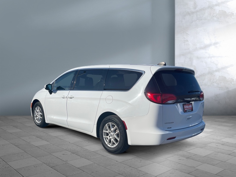 2023 Chrysler Voyager