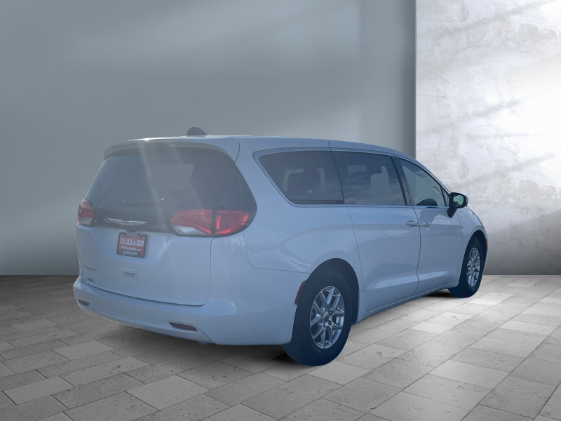 2023 Chrysler Voyager