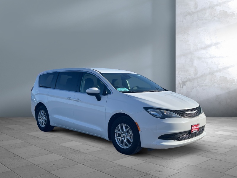 2023 Chrysler Voyager