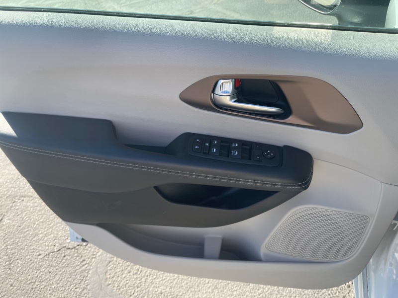 2023 Chrysler Voyager
