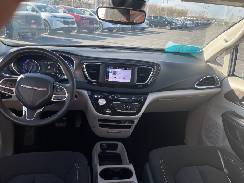 2023 Chrysler Voyager