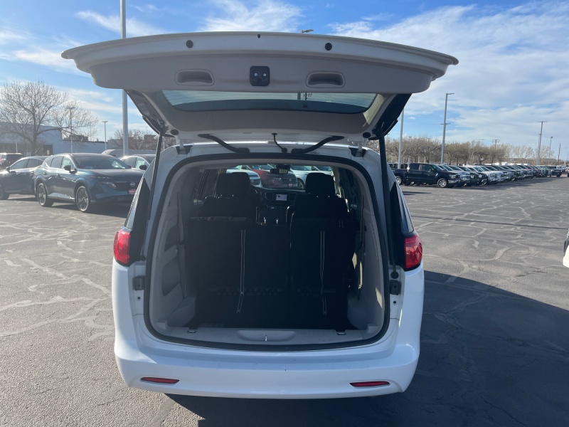 2023 Chrysler Voyager