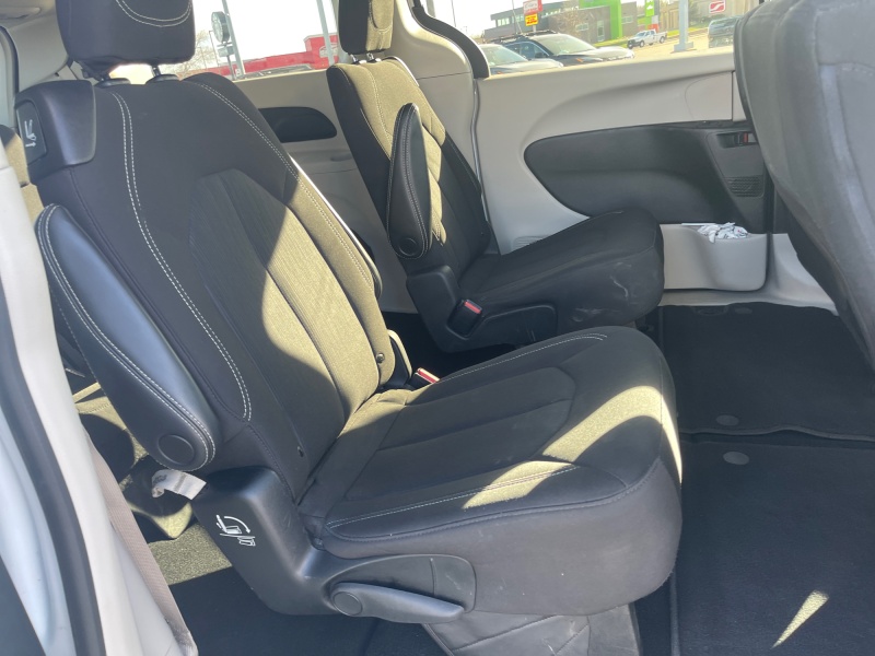 2023 Chrysler Voyager