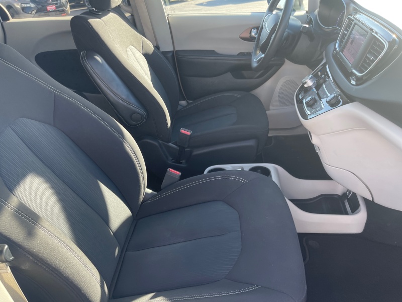 2023 Chrysler Voyager
