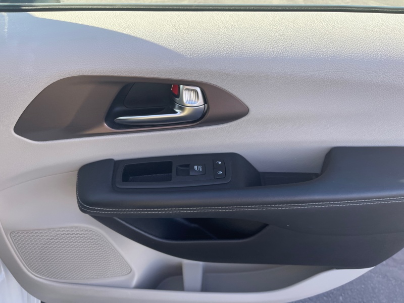 2023 Chrysler Voyager