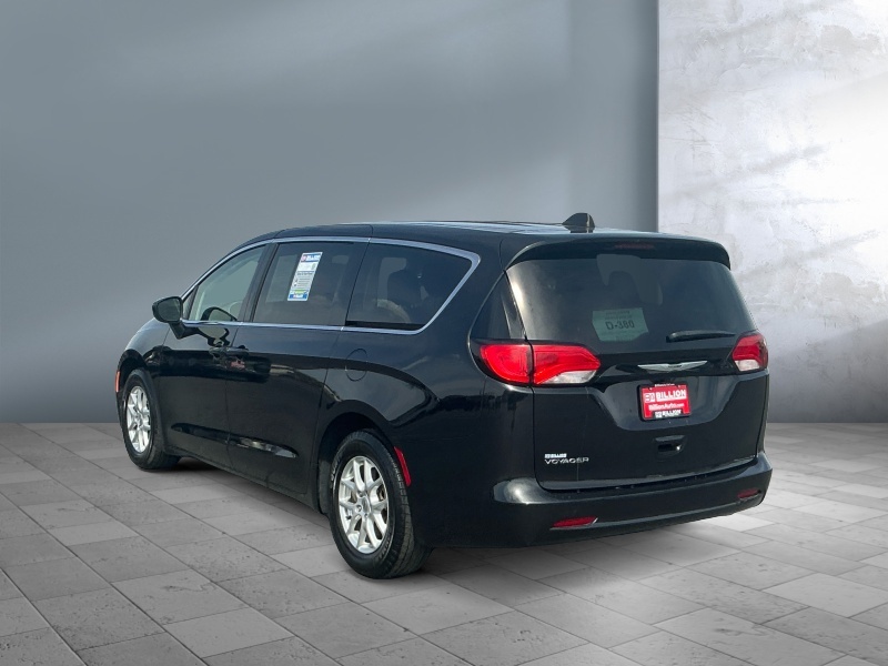 2023 Chrysler Voyager