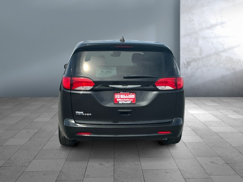 2023 Chrysler Voyager