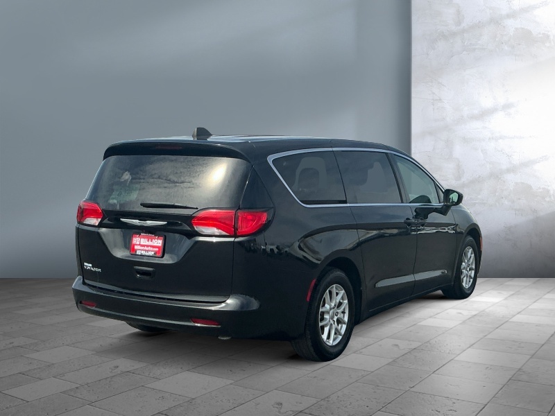 2023 Chrysler Voyager