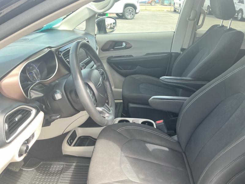 2023 Chrysler Voyager