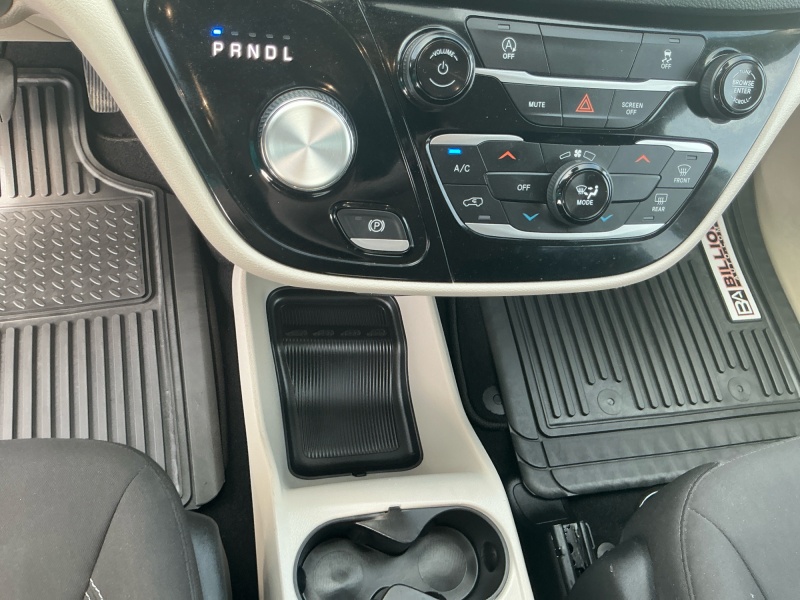 2023 Chrysler Voyager