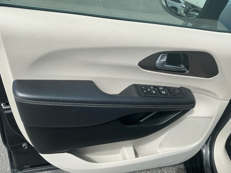 2023 Chrysler Voyager