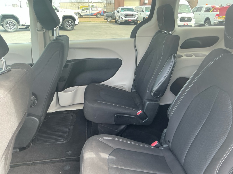 2023 Chrysler Voyager
