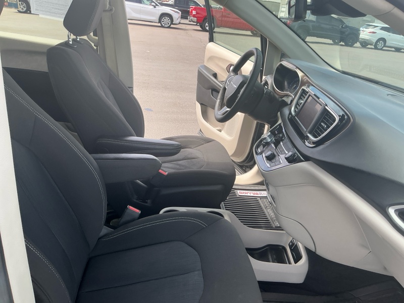 2023 Chrysler Voyager