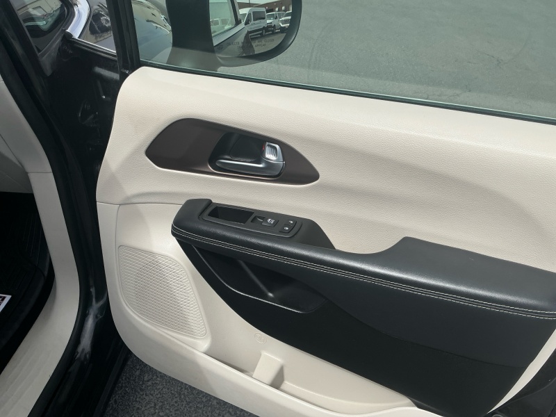 2023 Chrysler Voyager