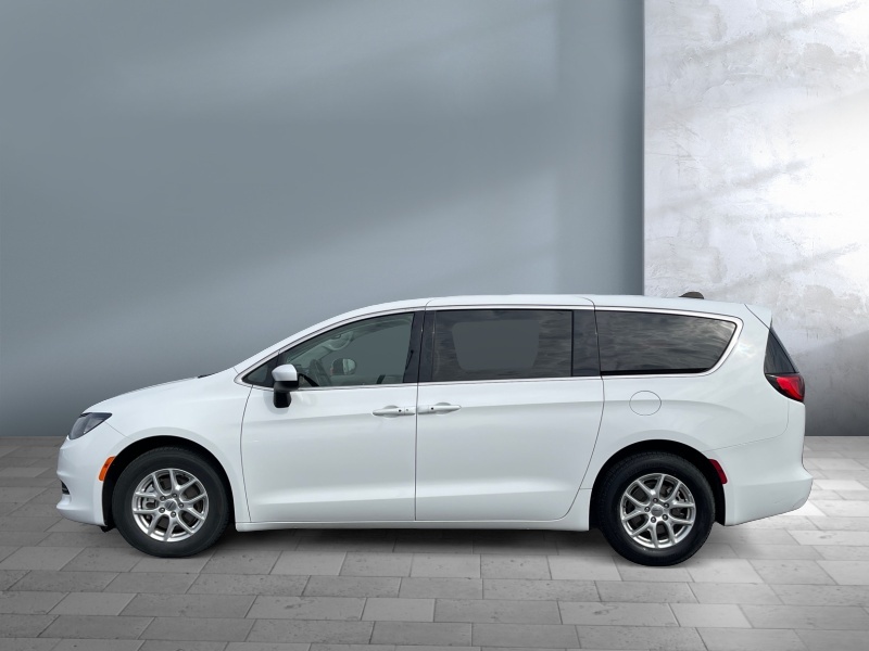 2023 Chrysler Voyager
