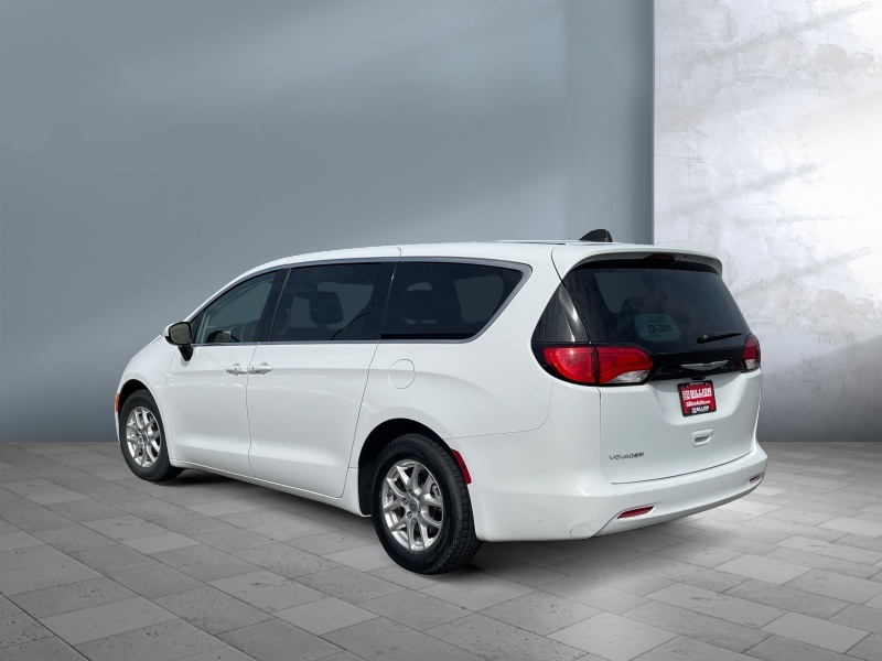 2023 Chrysler Voyager