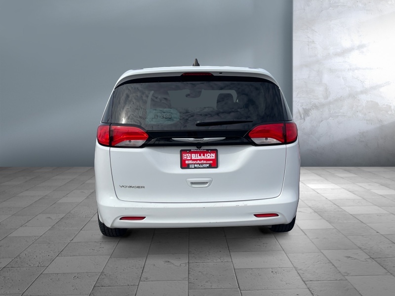 2023 Chrysler Voyager