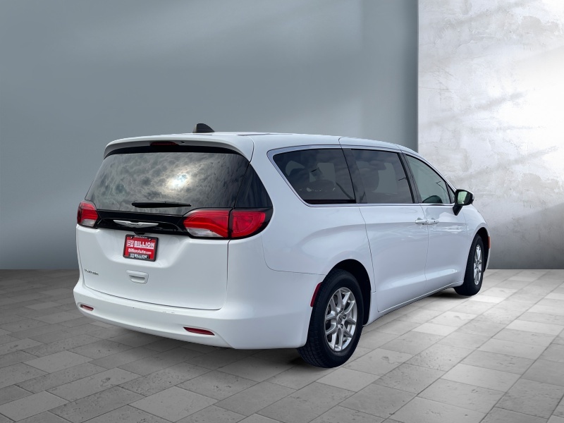 2023 Chrysler Voyager