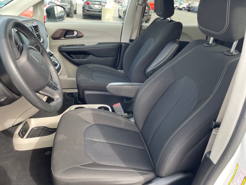 2023 Chrysler Voyager