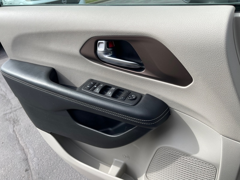 2023 Chrysler Voyager