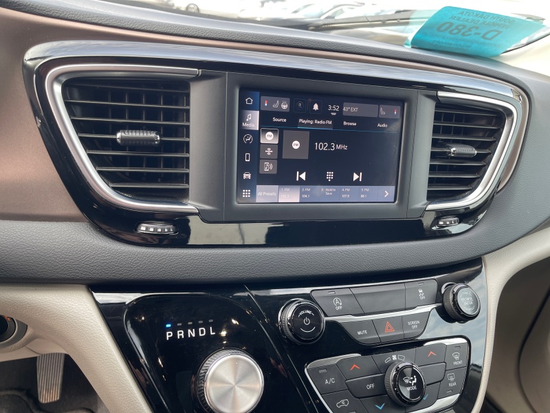 2023 Chrysler Voyager