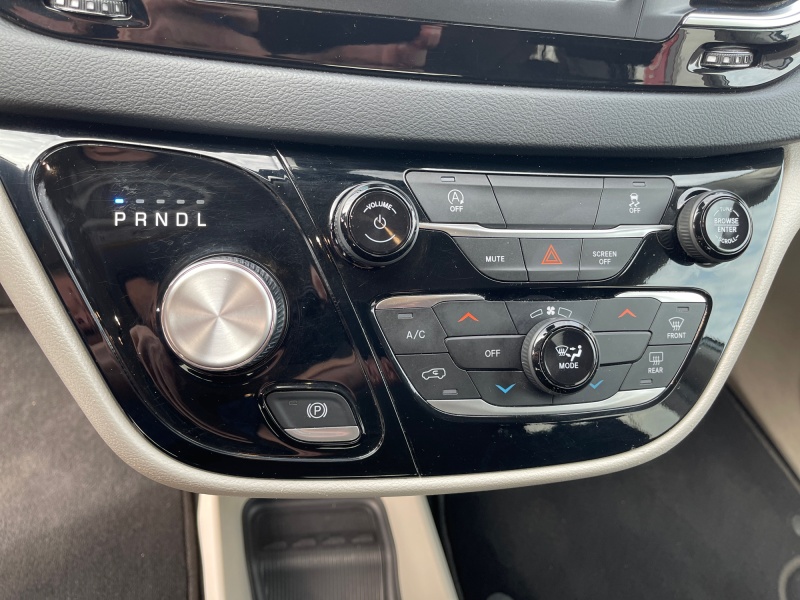 2023 Chrysler Voyager