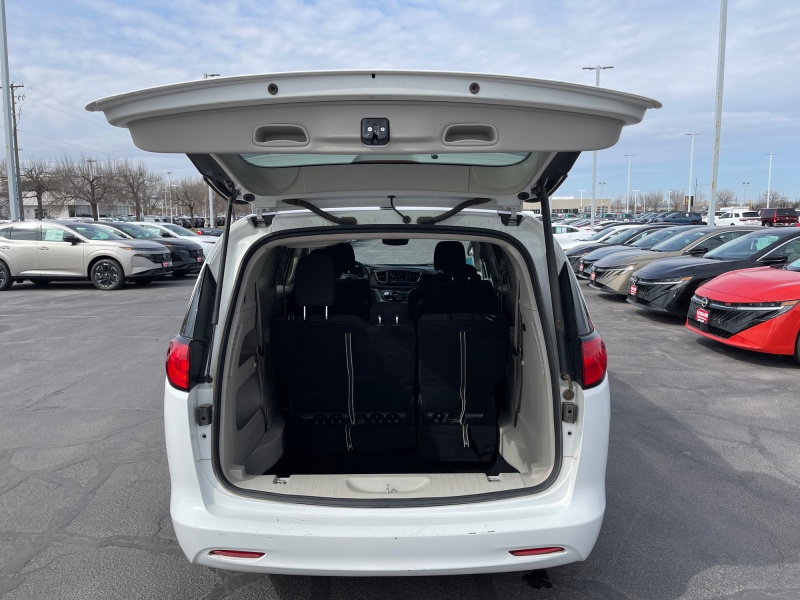 2023 Chrysler Voyager