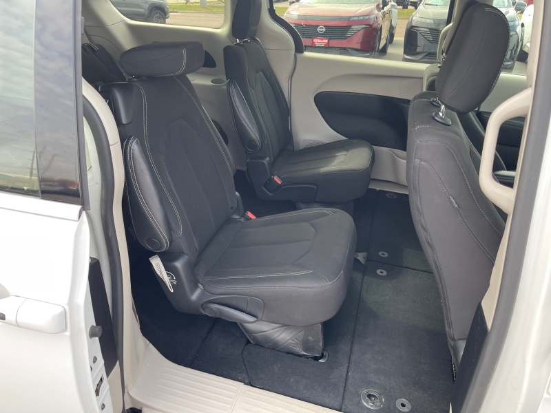 2023 Chrysler Voyager