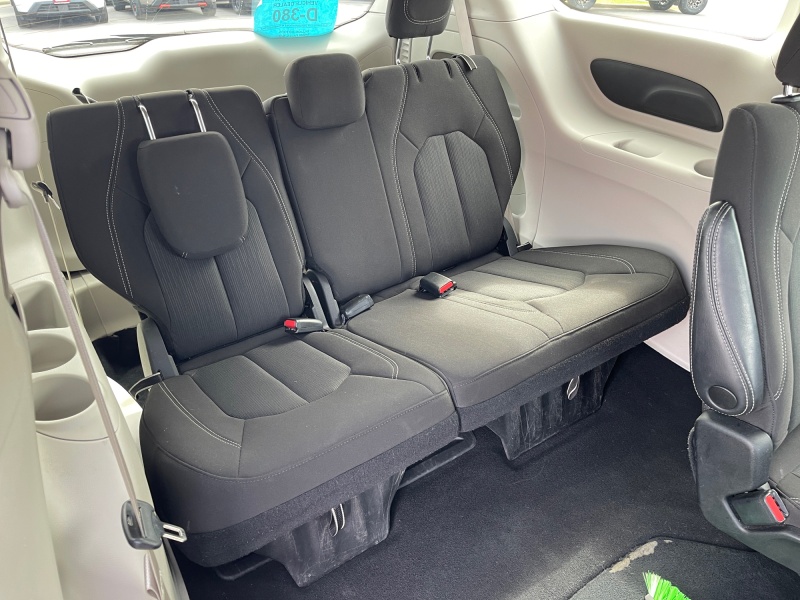 2023 Chrysler Voyager