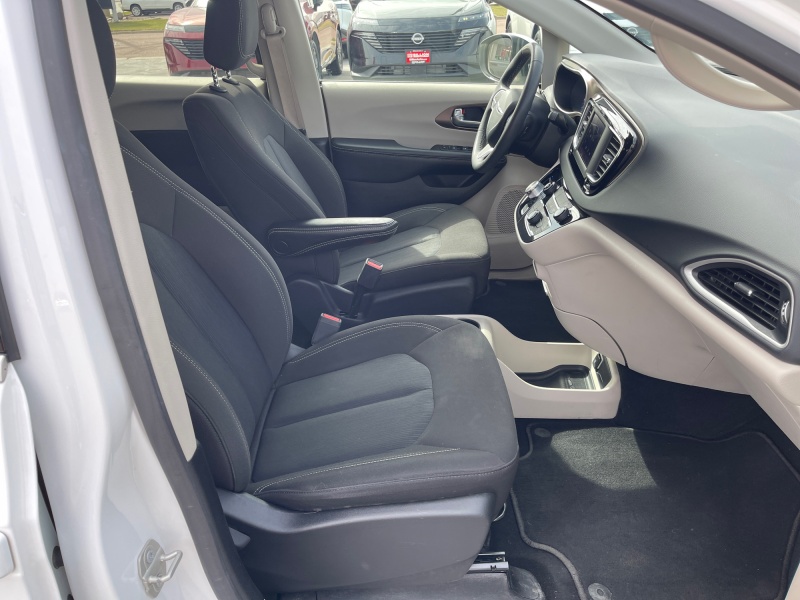 2023 Chrysler Voyager