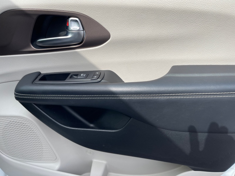 2023 Chrysler Voyager