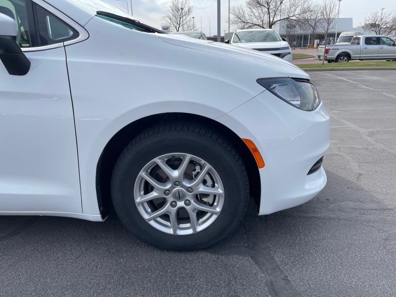 2023 Chrysler Voyager