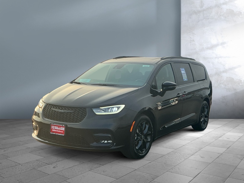 Used 2025 Chrysler Pacifica Limited Vans