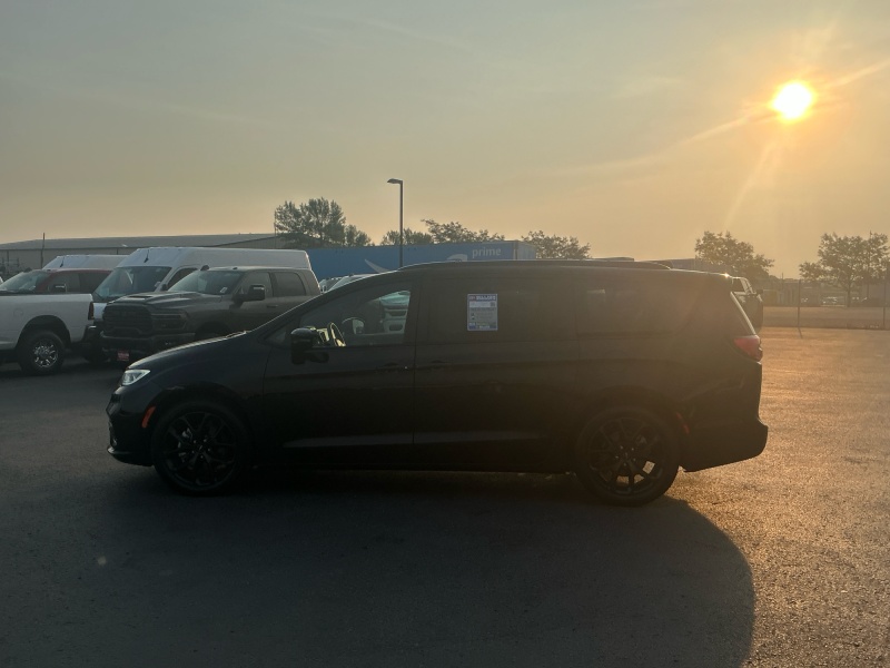 2025 Chrysler Pacifica